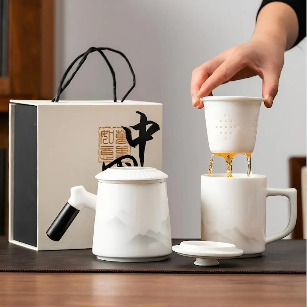 7 Days Of Tea White Porcelain Lidded Mug – Mountain Relief | ~380 ml
